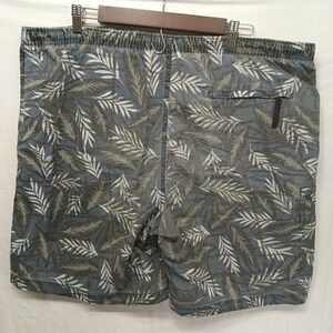 Men's Columbia Swim Trunk Size Large. Leaf Pattern.